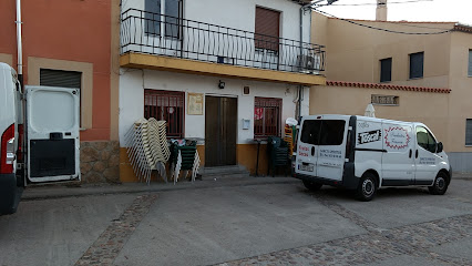 Bar Tres Hermanos - C. Salas Pombo, 22, 37230 Hinojosa de Duero, Salamanca, Spain
