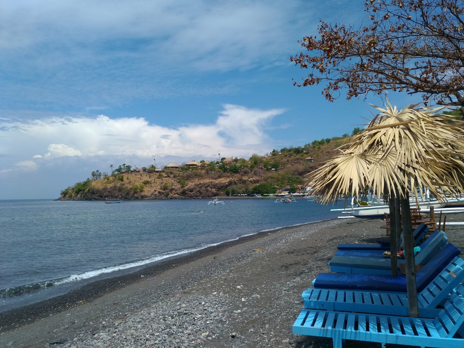 Fotografie cu Jemeluk Beach zonele de facilități