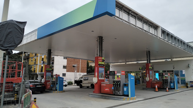 Posto de abastecimiento Moeve, antiga Cepsa - Coimbra