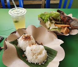 Pecel Lele Ade & Dewi photo
