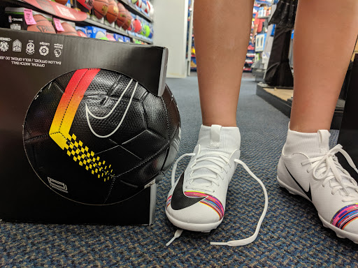 Sporting Goods Store «Big 5 Sporting Goods - Deer Valley», reviews and photos, 1919 W Bell Rd, Phoenix, AZ 85023, USA