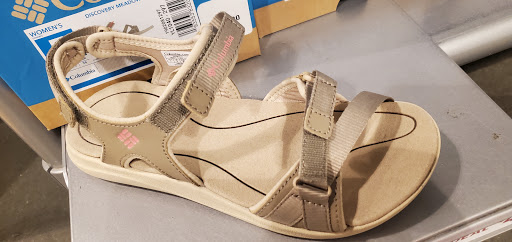 Sportswear Store «Columbia Sportswear Outlet Store at Tanger Outlets», reviews and photos, 4000 Arrowhead Blvd #710, Mebane, NC 27302, USA