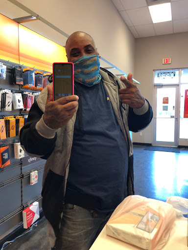 Cell Phone Store «Boost Mobile», reviews and photos, 900 N Federal Hwy #103, Hollywood, FL 33020, USA