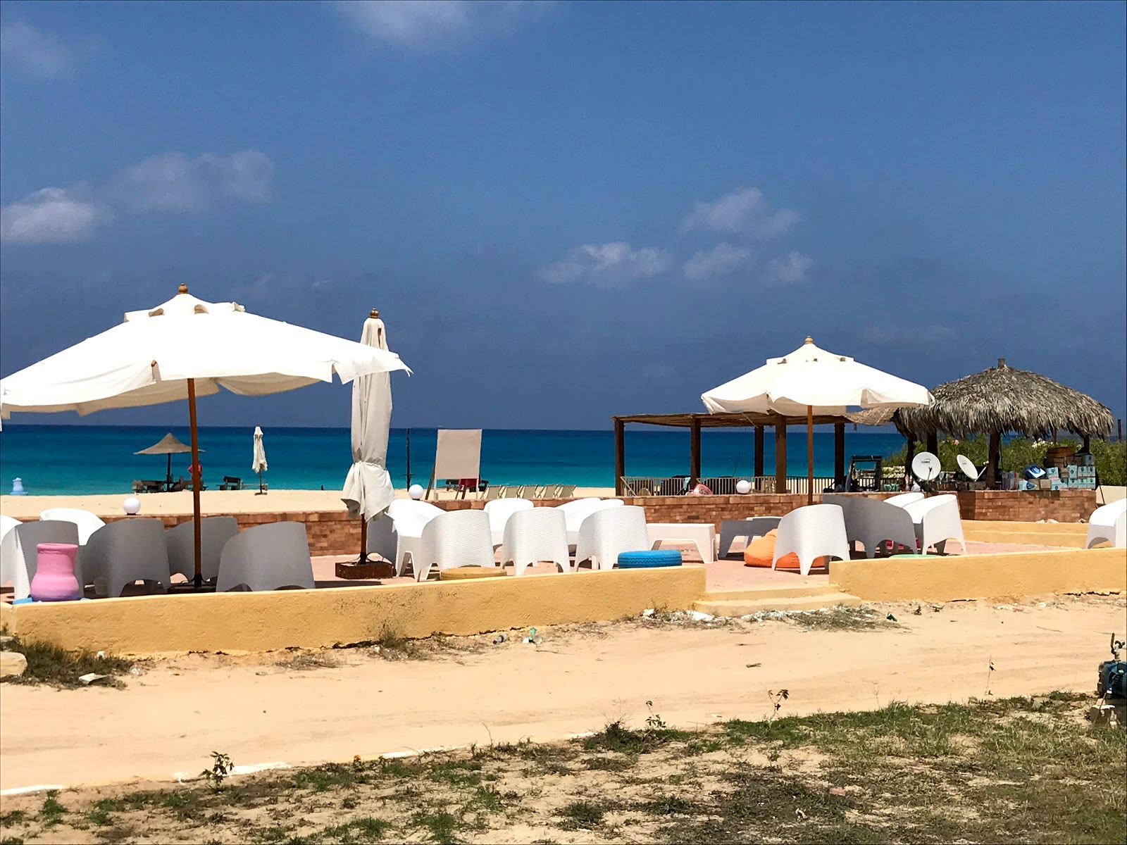 Foto de Farah Beach - lugar popular entre os apreciadores de relaxamento