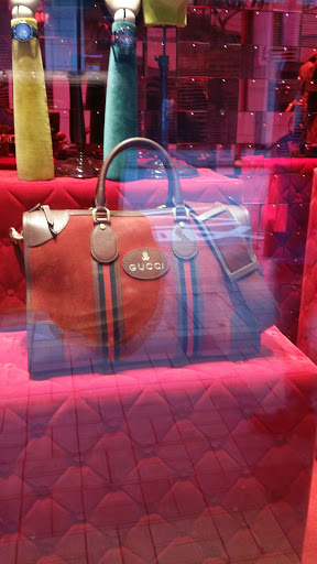 Stores to buy women's shoulder bag Hong Kong