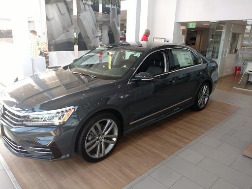 Volkswagen Dealer «Pugi Volkswagen», reviews and photos, 2020 Ogden Ave, Downers Grove, IL 60515, USA