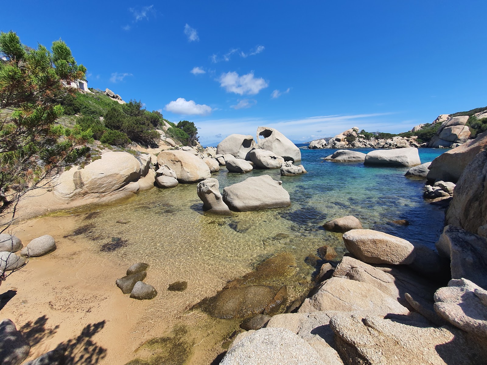Foto van Spiaggia delle Piscine met turquoise puur water oppervlakte