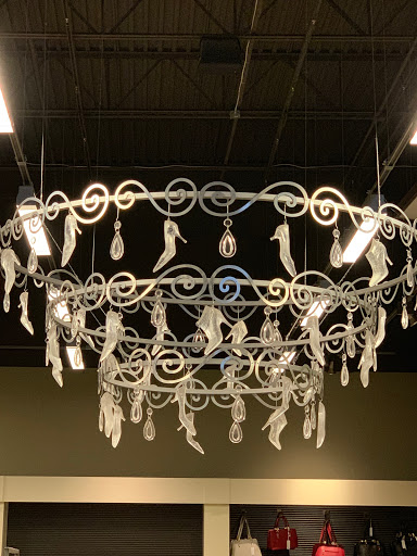 Shoe Store «DSW Designer Shoe Warehouse», reviews and photos, 17100 Southcenter Pkwy, Tukwila, WA 98188, USA
