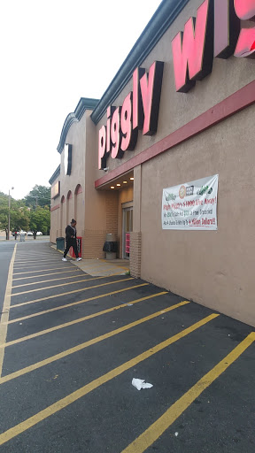 Grocery Store «Piggly Wiggly», reviews and photos, 1010 E 3rd St, Jackson, GA 30233, USA