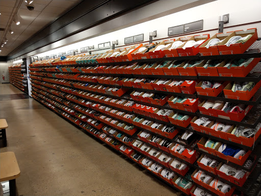 Clothing Store «Nike Factory Store», reviews and photos, 603 Stanley K Tanger Dr, Lancaster, PA 17602, USA
