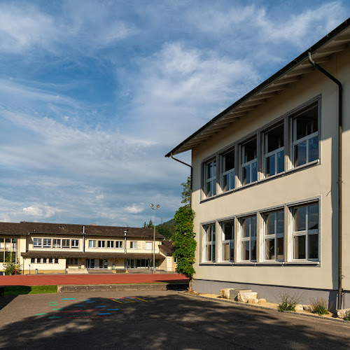 Schulhaus Dorf: - Schule