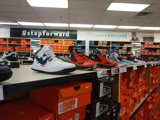 Shoe Store «Famous Footwear», reviews and photos, 5500 Grossmont Center Dr, La Mesa, CA 91942, USA