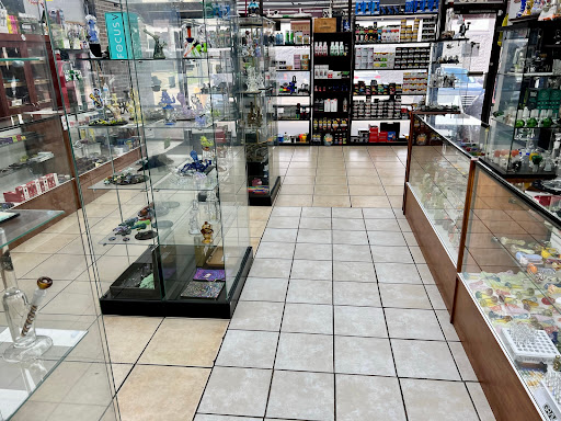 Tobacco Shop «Smoke Tokz Head Shop KC», reviews and photos, 1263 W 103rd St, Kansas City, MO 64114, USA