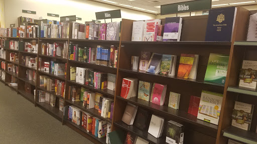 Book Store «Barnes & Noble Booksellers Mansell Crossings SC», reviews and photos, 7660 North Point Pkwy, Alpharetta, GA 30022, USA