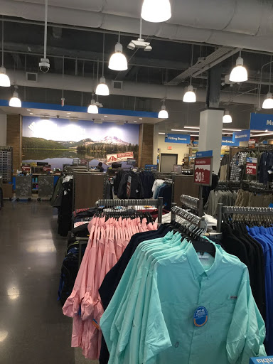 Sportswear Store «Columbia Sportswear Outlet at The Pike Outlets», reviews and photos, 35 Bay St, Long Beach, CA 90802, USA