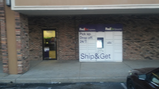 Print Shop «FedEx Office Print & Ship Center», reviews and photos, 3201 W Airport Fwy Suite 100, Irving, TX 75062, USA