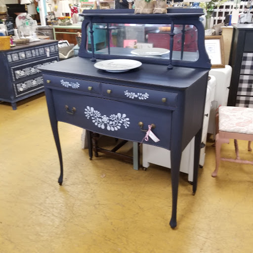 Used Furniture Store «Consign It Furniture», reviews and photos, 345 Scarlet Rd #12, Kennett Square, PA 19348, USA