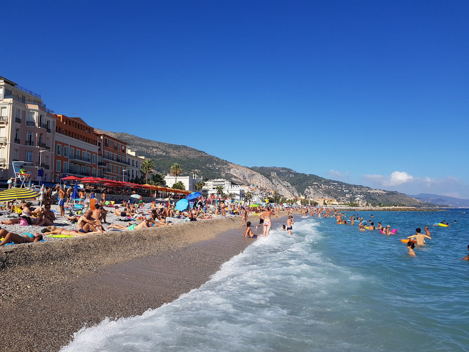 Plage du Borrigo的照片 带有米色卵石表面
