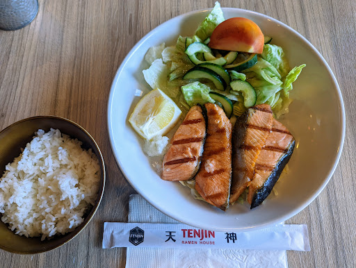 Shopping Mall «Promenade Shopping Center», reviews and photos, 7485 Rush River Dr, Sacramento, CA 95831, USA