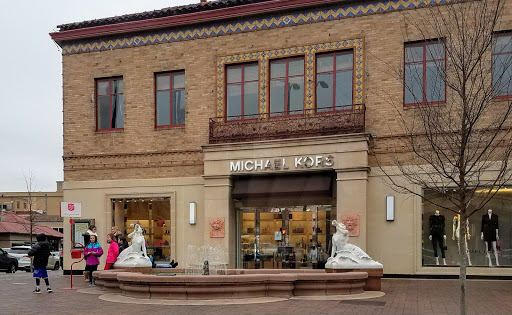Michael Kors, 4747 Broadway St, Kansas City, MO 64112, USA, 