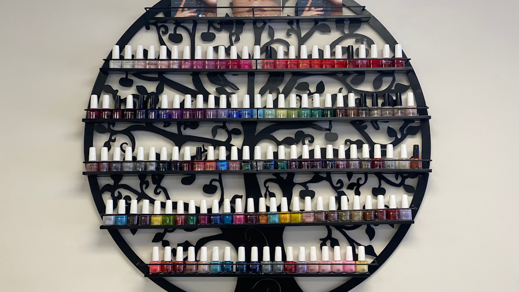Paulas Nail Designs & Spa 01571