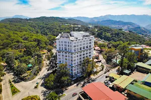 Lafaayette Luxury Suites Baguio image