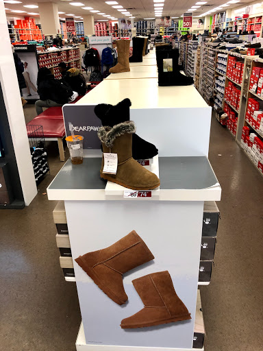 Shoe Store «Famous Footwear», reviews and photos, 40-24 College Point Blvd, Flushing, NY 11354, USA