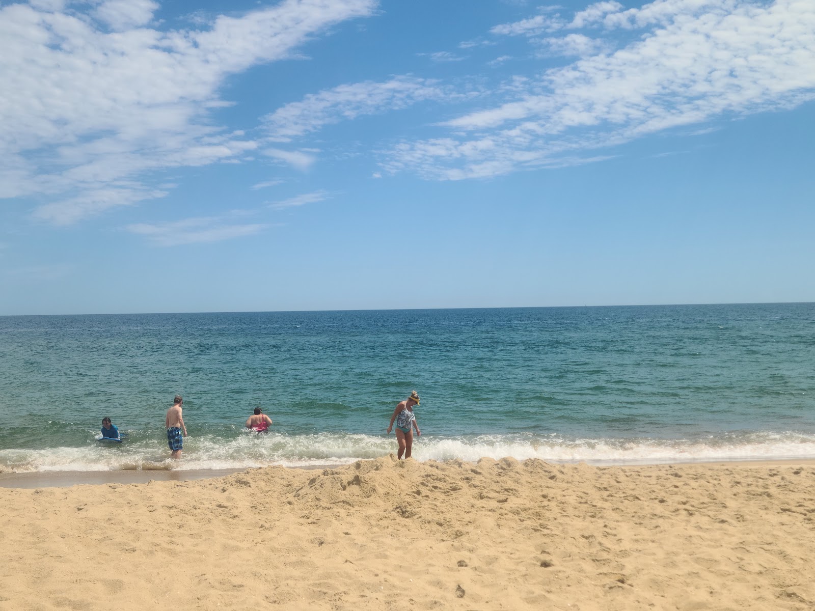 Fotografija Sandbridge Beach in naselje