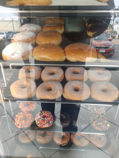 Donut Shop «Yum Yum Donuts», reviews and photos, 6411 E Spring St, Long Beach, CA 90808, USA