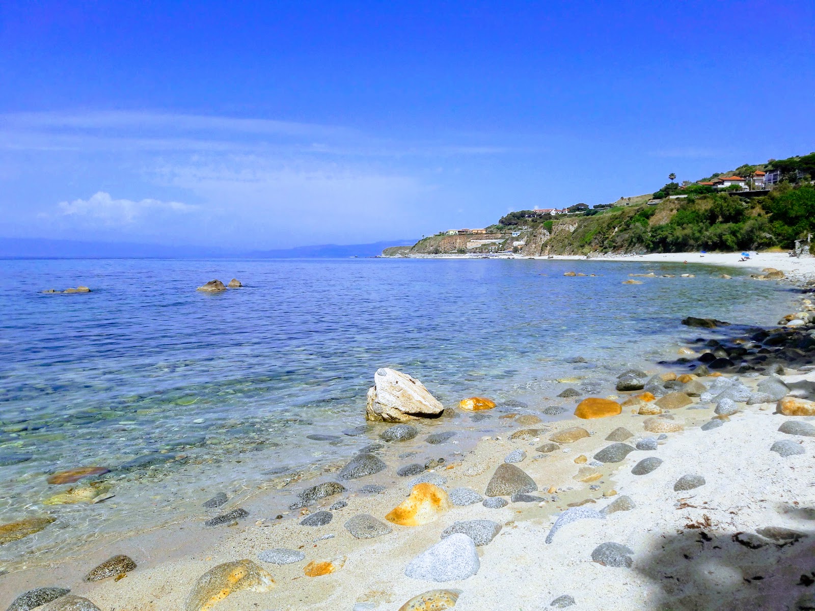 Foto von Sant' Irene Beach mit beiger sand Oberfläche