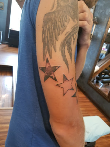 Tattoo and Piercing Shop «Bleed Blue Tattoo & Piercing», reviews and photos, 527 S Upper St, Lexington, KY 40508, USA