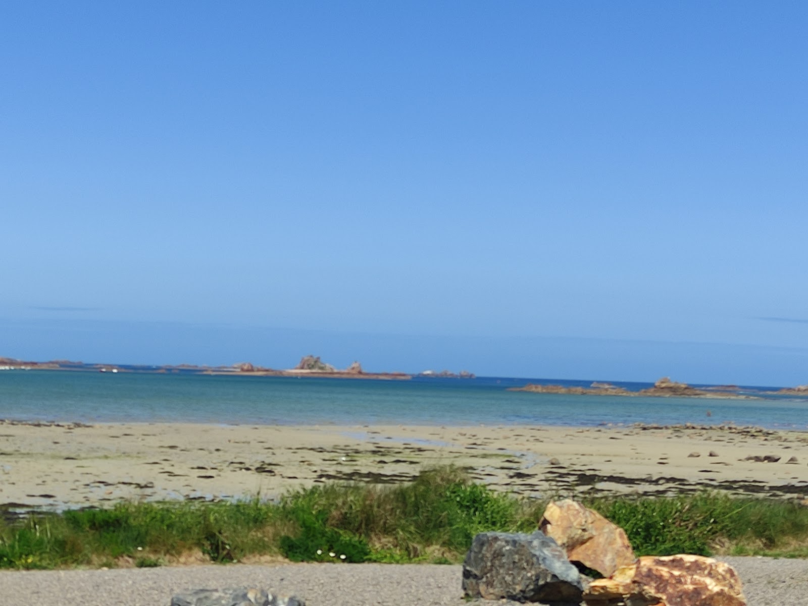 Photo de Gouermel Beach avec un rivage spacieux
