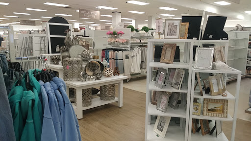 Department Store «Marshalls & HomeGoods», reviews and photos, 701 NJ-440, Jersey City, NJ 07304, USA