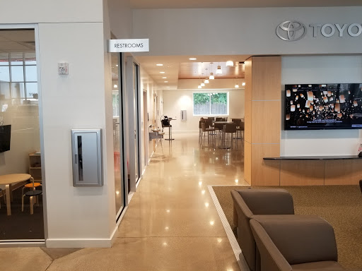 Toyota Dealer «Cowboy Toyota», reviews and photos, 9525 E R L Thornton Fwy, Dallas, TX 75228, USA