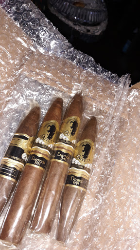 Tobacco Shop «Trading Post Tobacco & Cigars», reviews and photos, 5510 W Devon Ave, Chicago, IL 60646, USA