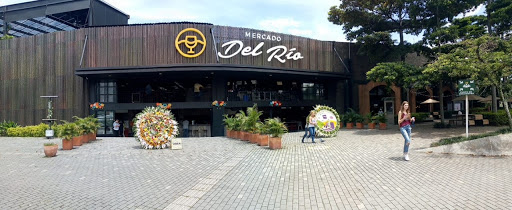 Cage shops in Medellin