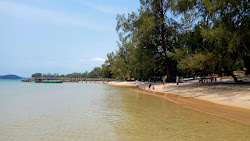 Foto von Koh Takiev Beach und die siedlung