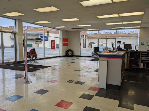 Tire Shop «Firestone Complete Auto Care», reviews and photos, 941 Fort Crook Rd N, Bellevue, NE 68005, USA