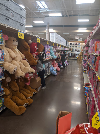 Shopping Mall «Gateway Shopping Center», reviews and photos, 9924 NE Halsey St, Portland, OR 97220, USA