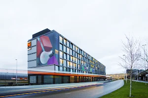 citizenM Schiphol Airport hotel image