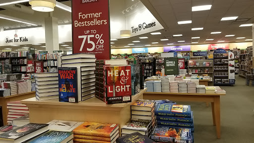 Book Store «Barnes & Noble Booksellers The Shops at River Crossing», reviews and photos, 8675 River Crossing Blvd, Indianapolis, IN 46240, USA