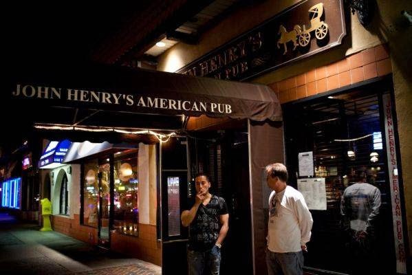 John Henrys American Pub