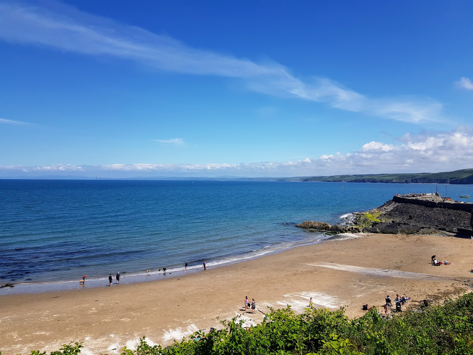 Fotografija Dolau beach z turkizna čista voda površino