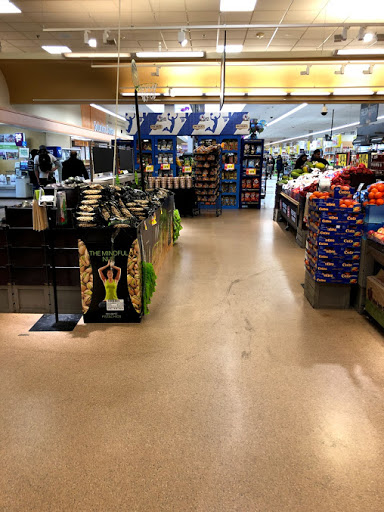 Grocery Store «Stop & Shop», reviews and photos, 653 Hillside Avenue, New Hyde Park, NY 11040, USA