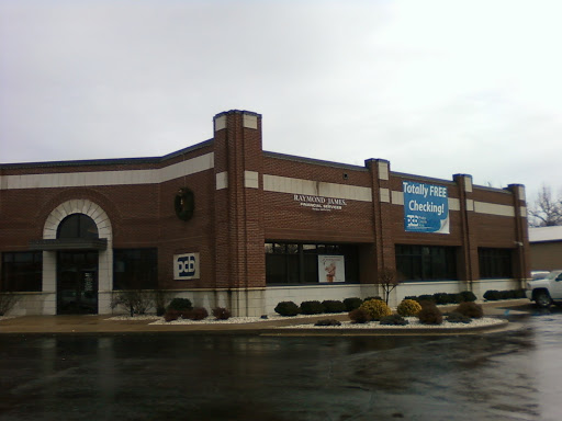Phelps County Bank, 220 N Jefferson St, St James, MO 65559, Bank