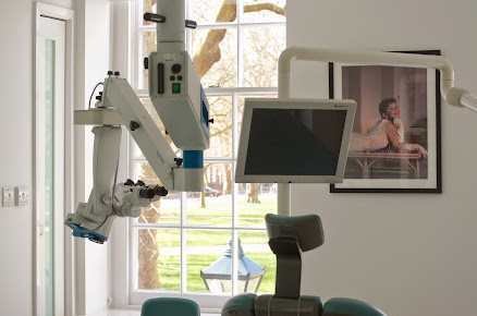 عيادة كوين سكوير لطب الأسنان والزرع - Queen Square Dental & Implant Clinic