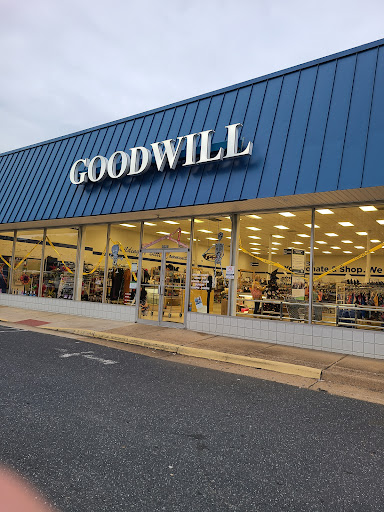 Thrift Store «Goodwill Store and Donation Center», reviews and photos, 2025 E Market St, Harrisonburg, VA 22801, USA