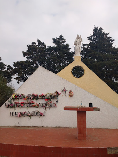 Monumento con Virgen