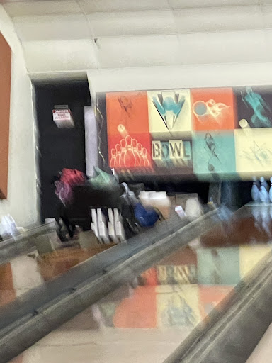 Bowling Alley «Holiday Bowling Center & Sports Bar», reviews and photos, 106 E Pembroke Rd, Hallandale Beach, FL 33009, USA