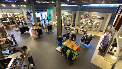 adidas Store Toronto, Dundas St E